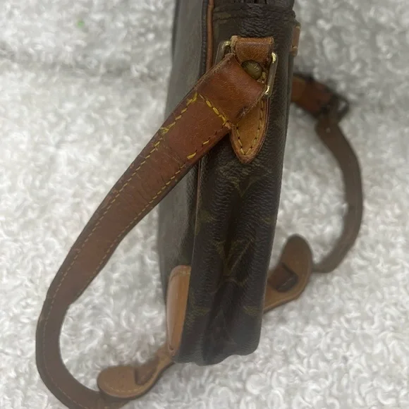 LOUIS VUITTON Danube Crossbody Shoulder Bag SL1010